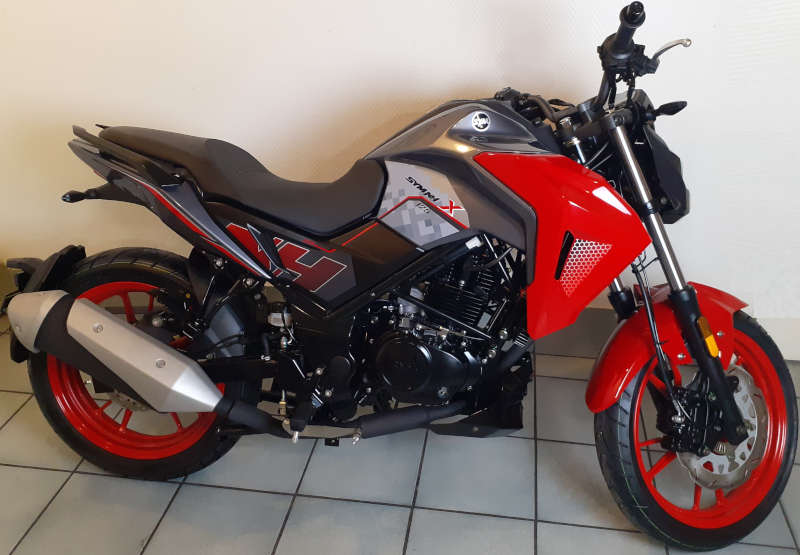 moto sym rouge noire